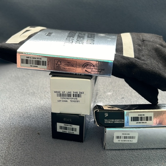 I’ll makiage of New York beauty set.. - Picture 2 of 4